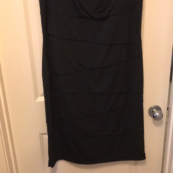 Slimming black Dress - Picture 3 of 6